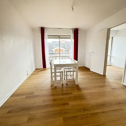 Rent this 3 bed apartment on 2 Place du Général de Gaulle in 27000 Évreux, France