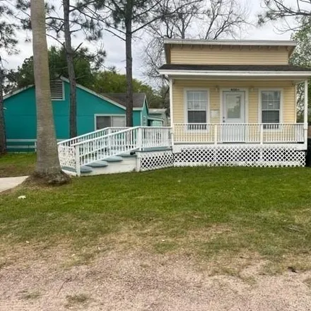 Rent this studio house on 4520 5th St in Bacliff, Texas