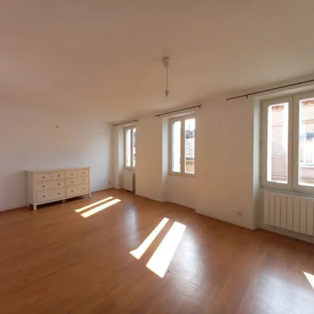 Rent this 3 bed apartment on 147 Rue du Faubourg Bonnefoy in 31500 Toulouse, France