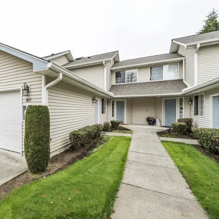 Buy this 2 bed townhouse on 1900 South 368th Place in Federal Way, WA 98003