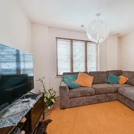 Image 3 - 26 Kirchen Road, London, W13 0TY, United Kingdom - Apartment for sale