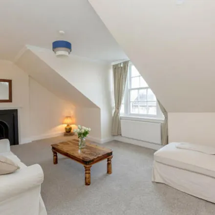 Rent this 2 bed room on 35 York Place in City of Edinburgh, EH1 3HP