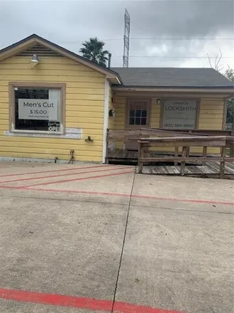 Rent this studio house on 2153 West 34th Street in Houston, TX 77018