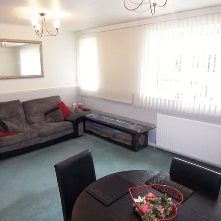 Image 4 - Rochford Close, Turnford, EN10 6DL, United Kingdom - Apartment for rent