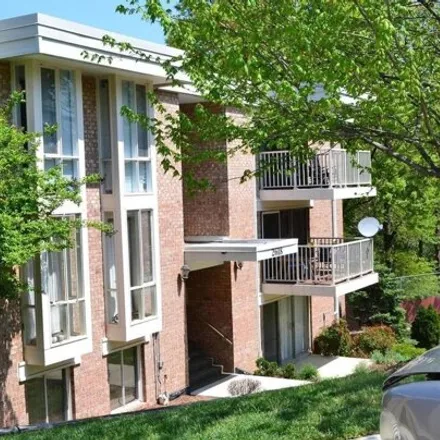 Buy this 1 bed condo on 2619 Redcoat Drive in Huntington, VA 22303