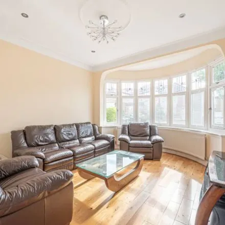 Rent this 3 bed duplex on 65 Great Bushey Drive in London, N20 8QJ