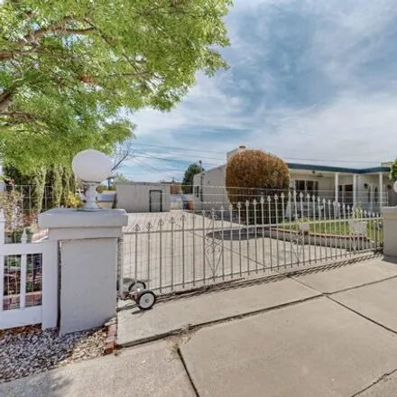 Image 3 - 2904 Meadowview Drive Northwest, Albuquerque, NM 87104, USA - House for sale