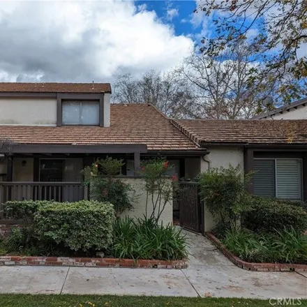 Rent this 3 bed townhouse on unnamed road in Santa Clarita, CA 91355