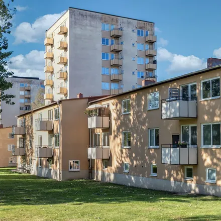 Rent this 3 bed apartment on Sommarrovägen 43A in 43B, 652 30 Karlstad