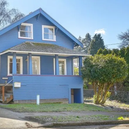 Buy this 3 bed house on 3660 Southeast Henderson Street in Portland, OR 97202