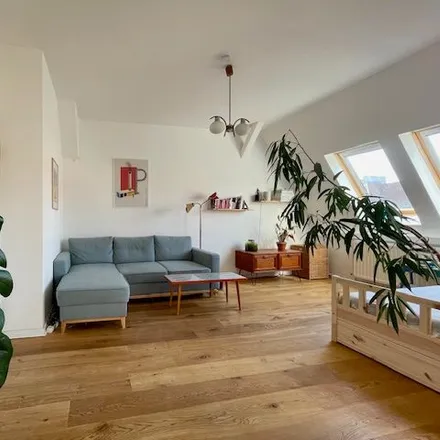 Rent this 7 bed apartment on WIRWiR in Stuttgarter Straße 56, 12059 Berlin