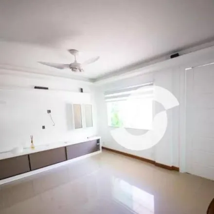 Buy this 5 bed house on Rua General Castrioto in Barreto, Niterói - RJ