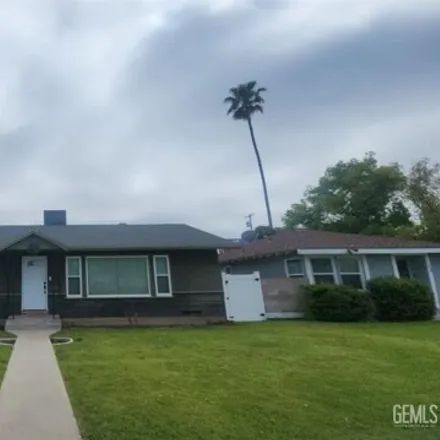 Buy this 3 bed house on 66 Beech Street in Bakersfield, CA 93304