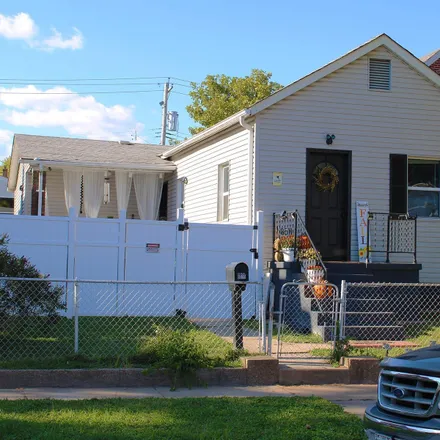 Buy this 2 bed house on 8511 Pennsylvania Avenue in Saint Louis, MO 63111