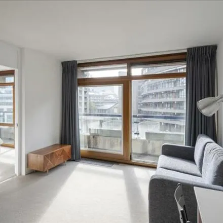 Image 1 - Ben Jonson House, Cromwell Place, Barbican, London, EC2Y 8NB, United Kingdom - Room for rent