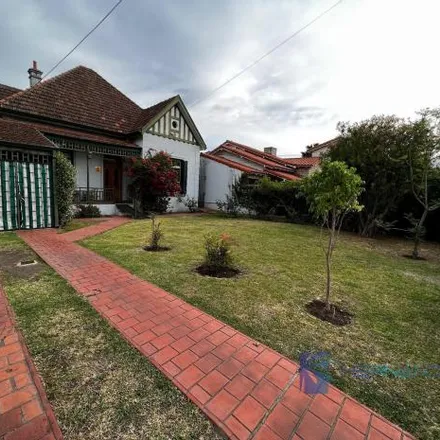 Buy this 4 bed house on Santiago de Liniers in Partido de Lomas de Zamora, Temperley