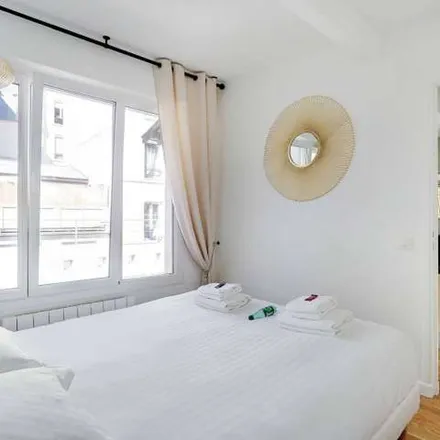 Rent this 2 bed apartment on 9b Rue de Fontarabie in 75020 Paris, France