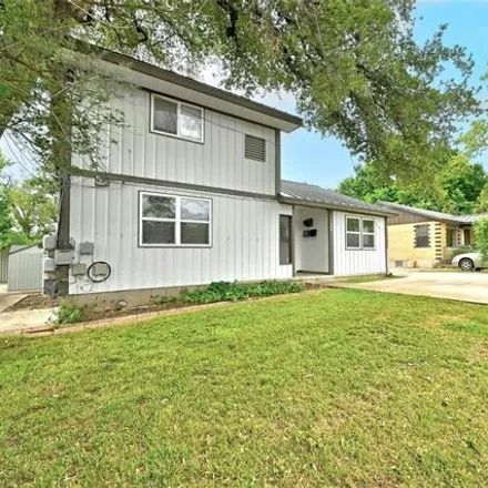 Image 2 - 102 E 52nd St, Austin, Texas, 78751 - House for sale