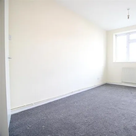 Image 2 - Common Road, Langley, SL3 8GX, United Kingdom - Apartment for rent