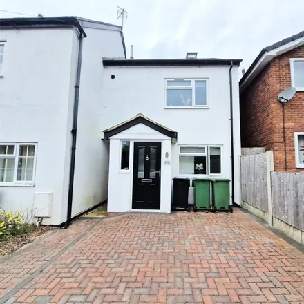 Rent this 3 bed duplex on Carlyle Road in Bromsgrove, B60 2PJ