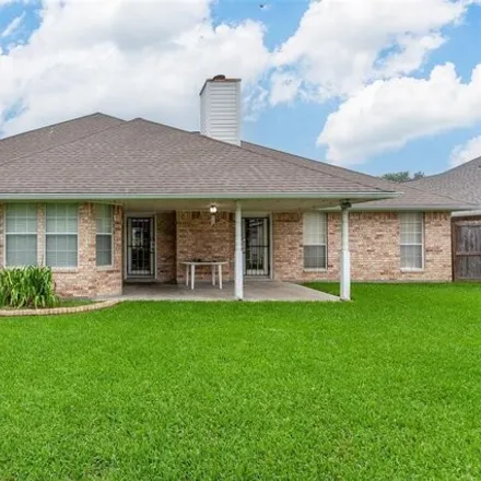 Image 3 - 3121 Forest Oaks Drive, Port Neches, TX 77651, USA - House for sale