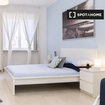 Rent this 3 bed room on Long Yuan in Via Lorenteggio, 20146 Milan MI