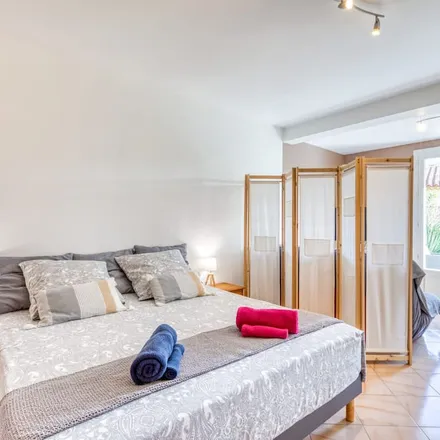 Rent this 1 bed apartment on Lunel in Rue de Verdun, 34400 Lunel