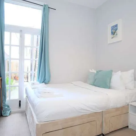 Rent this 2 bed apartment on 76 Elspeth Road in London, SW11 1DS