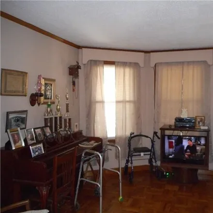 Image 4 - 557 Van Cortlandt Park Avenue, Lowerre, City of Yonkers, NY 10705, USA - House for sale