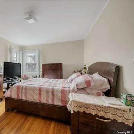 Image 7 - 121-04 150th Avenue, New York, NY 11420, USA - House for sale
