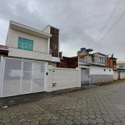 Rent this 2 bed house on Rua Advogado Arão Rebello in Centro, Navegantes - SC