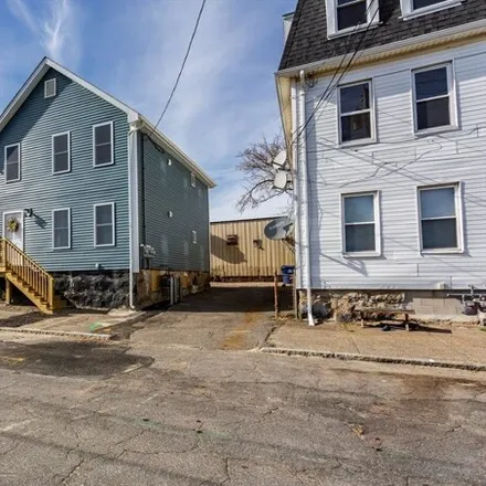 Image 2 - 31 Hicks Street, New Bedford, MA 02746, USA - House for sale