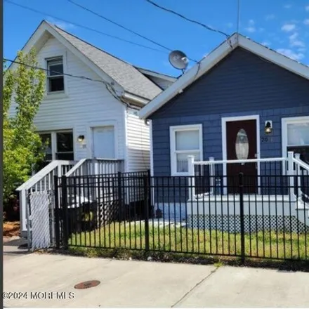 Buy this 4 bed house on 12 Highland Avenue in Keansburg, NJ 07734