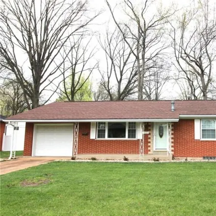Buy this 3 bed house on 305 West Patterson Street in Mascoutah, Saint Clair County