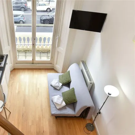 Image 5 - Hyde Park Hostel, 2-6 Inverness Terrace, London, W2 3HP, United Kingdom - Apartment for rent