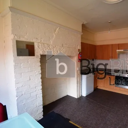 Image 3 - Back Manor Drive, Leeds, LS6 1GH, United Kingdom - Townhouse for rent