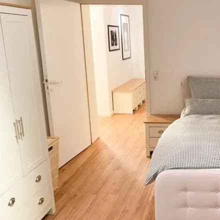 Rent this 3 bed room on Oberlindau 94 in 60322 Frankfurt, Germany