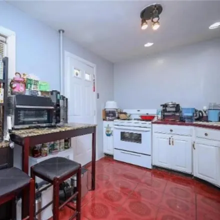 Image 4 - 935 E 32nd St, Brooklyn, New York, 11210 - Duplex for sale