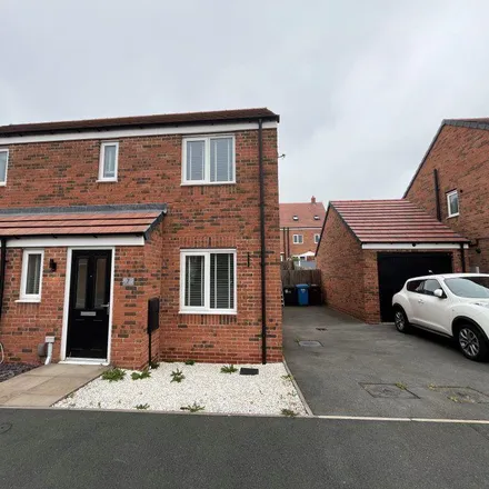 Rent this 3 bed duplex on 3 Pudding Plate Close in Ilkeston, DE7 4SH
