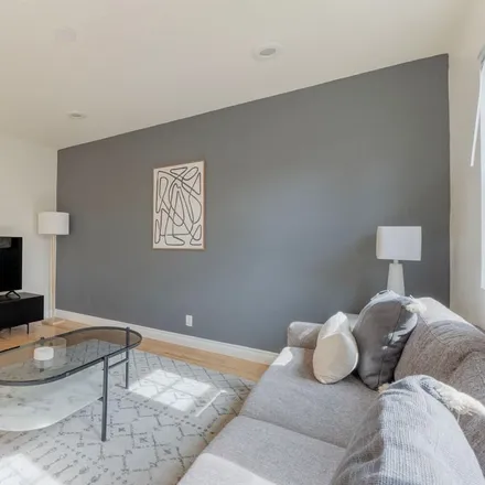 Rent this 3 bed townhouse on San Francisco in CA, 94121