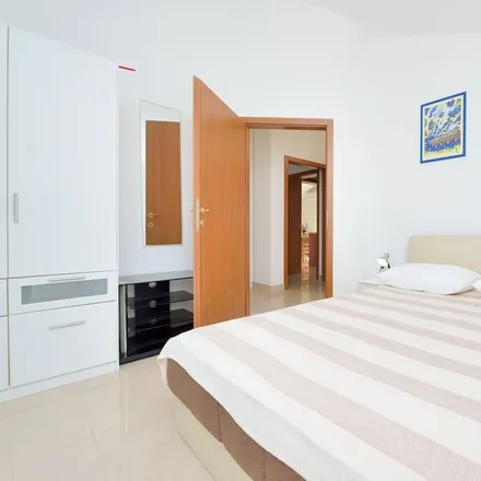 Rent this 1 bed apartment on 21226 Vinišće