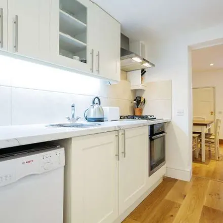 Rent this 1 bed apartment on Sentosa House in 15-19 Upper Montagu Street, London