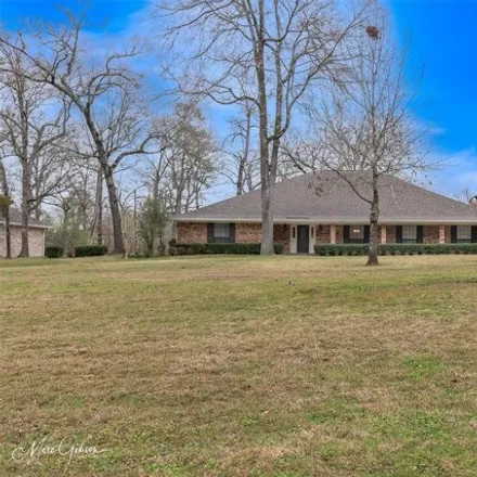 Buy this 4 bed house on 6033 Dorchester Circle in Caddo Parish, LA 71047