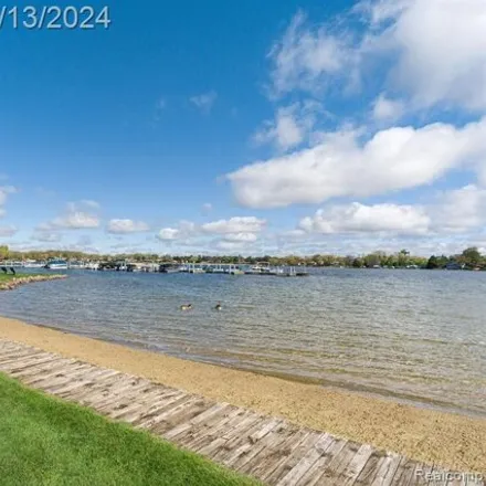 Image 5 - Adams Shore Drive, Waterford Charter Township, MI 48329, USA - Condo for sale