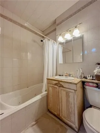 Image 5 - 770 Ocean Parkway, New York, NY 11230, USA - Apartment for sale