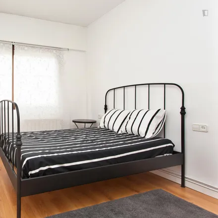 Rent this 3 bed apartment on Carrer de Vila i Vilà in 35, 08004 Barcelona