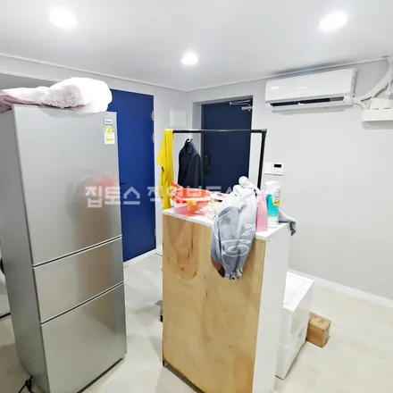 Rent this studio apartment on 서울특별시 광진구 군자동 60-28