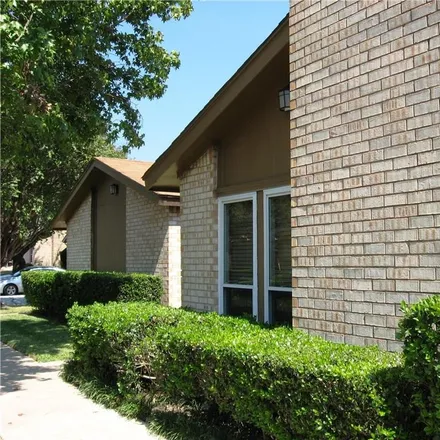 Image 5 - 912 Shadycreek Lane, Bedford, TX 76021, USA - Townhouse for rent