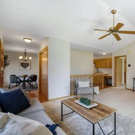 Image 5 - East Parkway Meadow Circle, City of Pewaukee, WI 53072, USA - Condo for sale