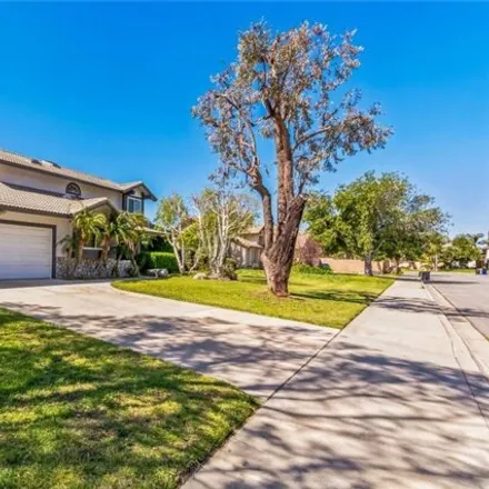 Image 3 - 1531 West Shamrock Street, Rialto, CA 92376, USA - House for sale